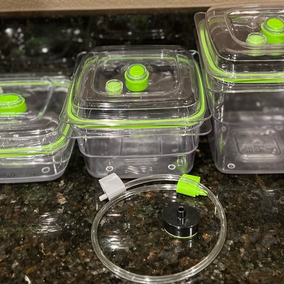 FoodSaver Vacuum sealer machine with foodsaver containers included, Bundle DEAL! - Picture 16 of 16